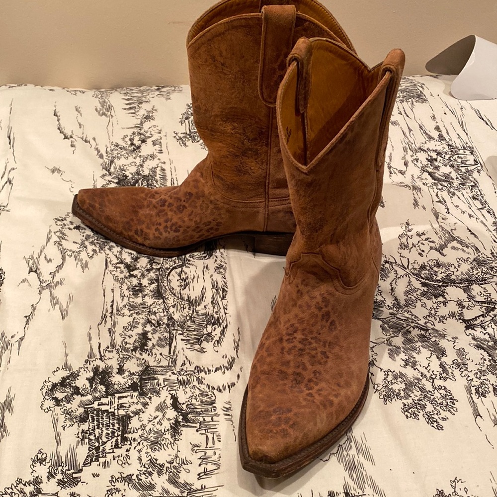 Old Gringo Suede Animal Print Western Boots 9.5 (think it’s Leopardito)